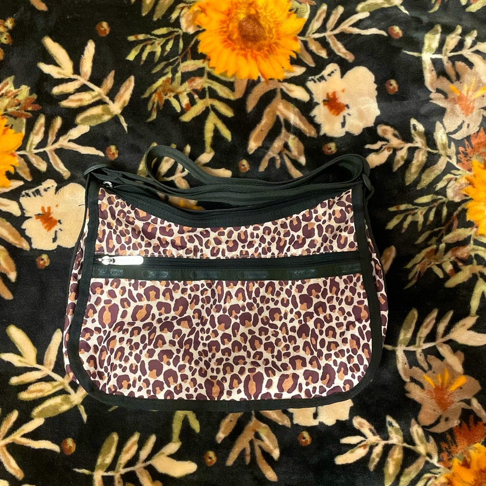 LeSportsac leopard print shoulder bag